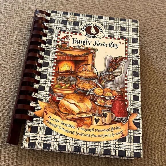 Gooseberry Patch Family Favorites Cookbook - Picture 1 of 5